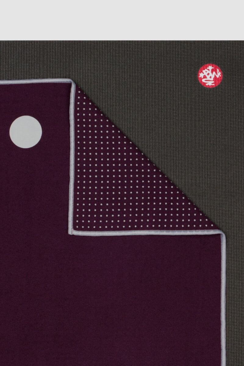 SEA YOGI // Indulge Yogitoes travel yoga towel by Manduka, Online Yoga Shop, close up