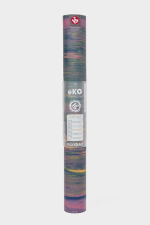 SEA YOGI // Saiga eKo Superlite travel yoga mat by Manduka, 1kg, Yoga online shop, standing