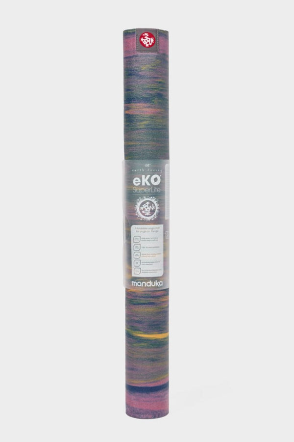 SEA YOGI // Saiga eKo Superlite travel yoga mat by Manduka, 1kg, Yoga online shop, standing