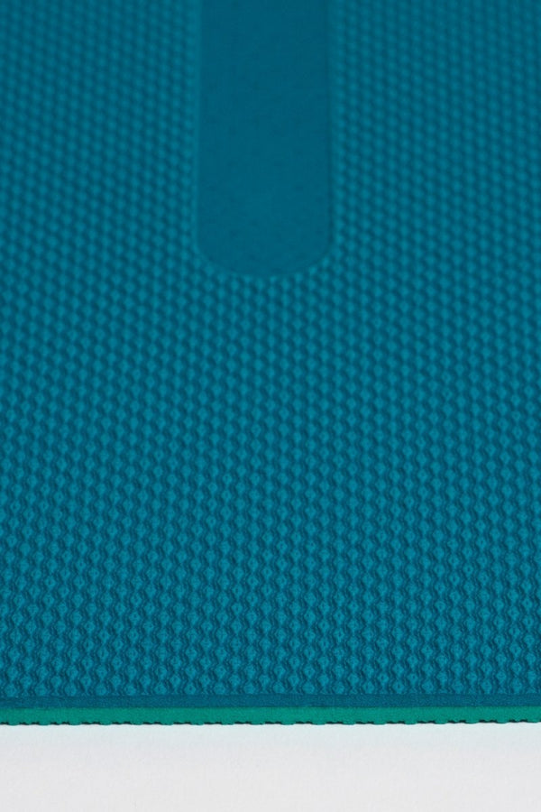 SEA YOGI // Welcome yoga mat for beginners in Harbour colour, by Manduka, online yoga shop, zoom