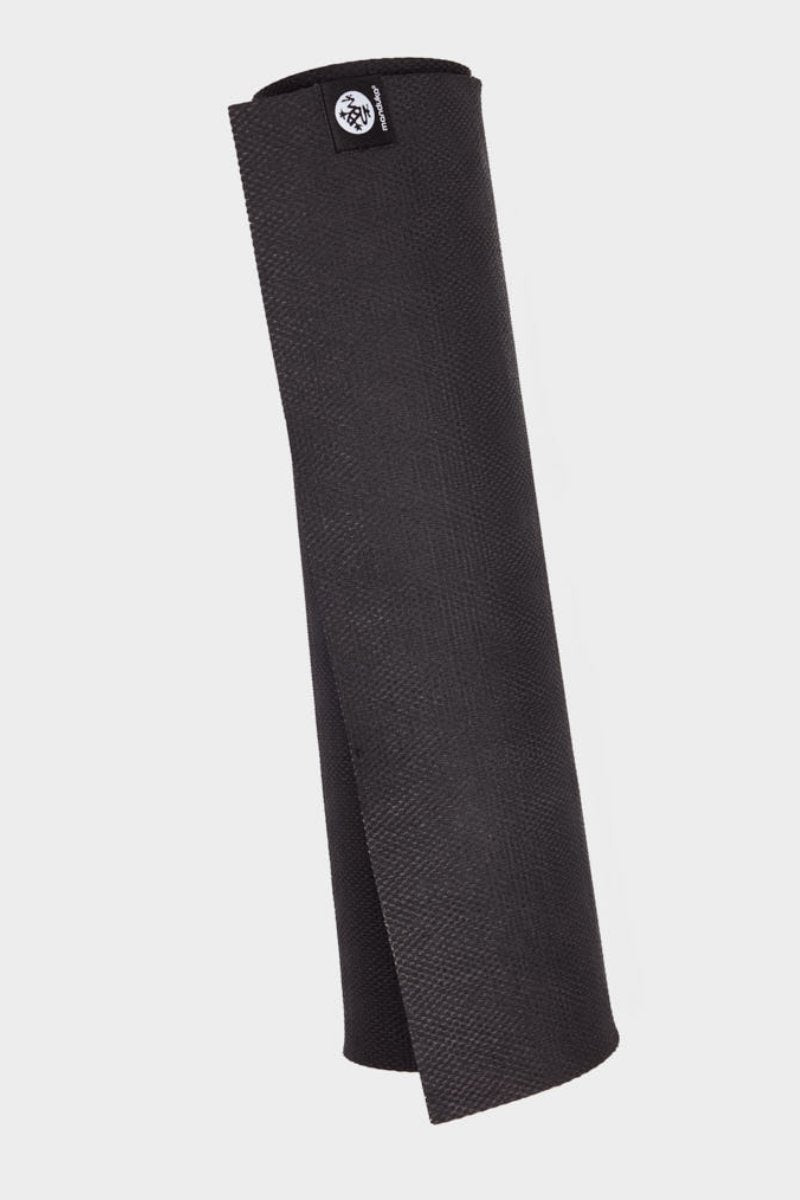SEA YOGI // Manduka X Esterilla en negro, rolled