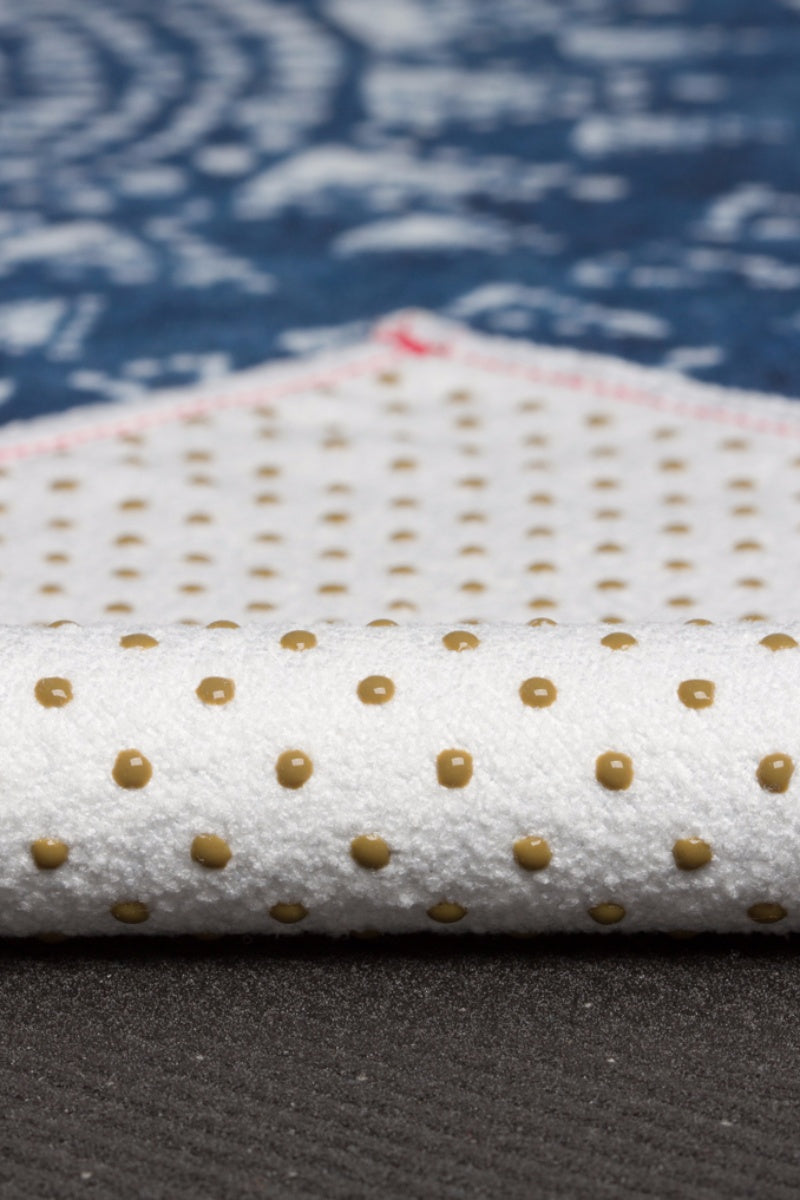 MANDUKA // YOGITOES SKIDLESS MAT TOWEL - GEJIA
