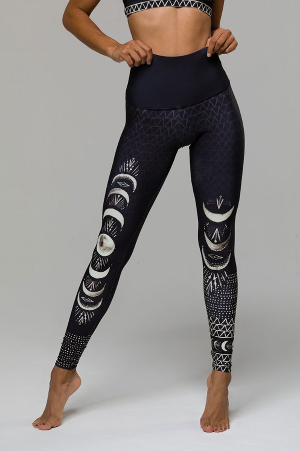 SEA YOGI // Onzie High rise graphic legging, las lunas pattern front foto