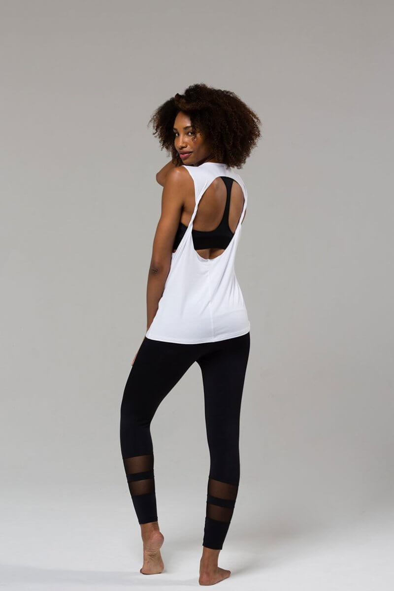 SEA YOGI // Onzie Twist back Top in white, izquierda
