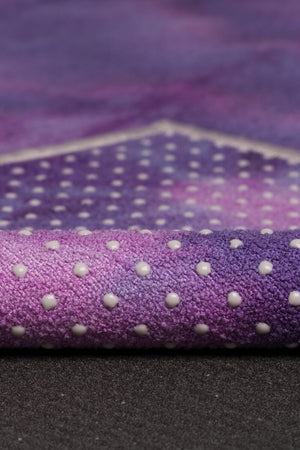 SEA YOGI // Yogitoes skidless towel in Groove Magic style by Manduka, Online Yoga Shop, close u p