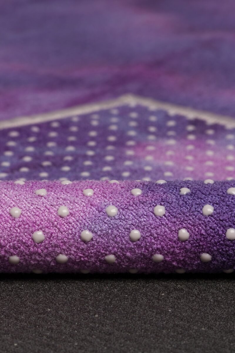 SEA YOGI // Yogitoes skidless towel in Groove Magic style by Manduka, Online Yoga Shop, close u p