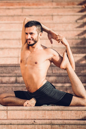 SEA YOGI // 2-Dogs Lined yoga shorts for men in Graphite Grey by Ohmme, Online Yoga Shop, lifestyle