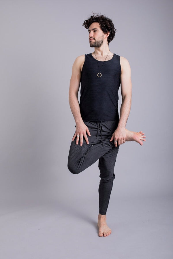 SEA YOGI // Vajra II Mens Yoga Vest for Men in Black by Ohmme, Tienda de Yoga online, front