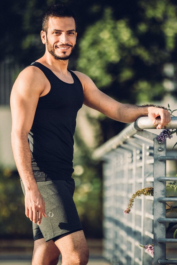 SEA YOGI // Vajra II Mens Yoga Vest for Men in Black by Ohmme, Tienda de Yoga online, lifestyle