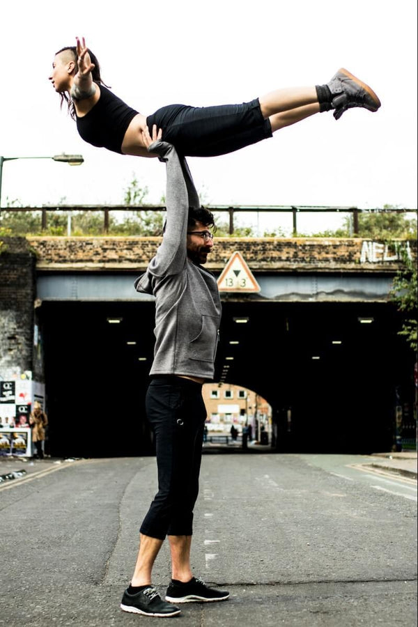 SEA YOGI // Namoustache yoga pants in dark grey by Ohmme, lifestyle