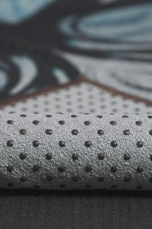 SEA YOGI // Yogitoes skidless towel in Valor style by Manduka, close up image