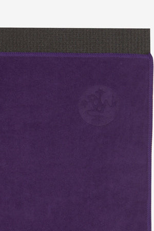 MANDUKA eQUA HAND YOGA TOWEL IN MAGIC STYLE AND CLOSE UP IMAGE