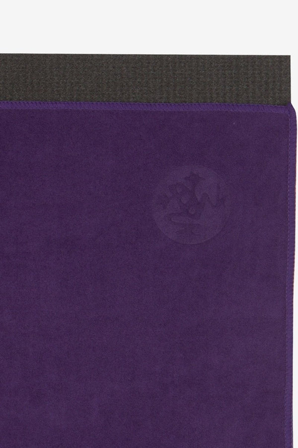 MANDUKA eQUA HAND YOGA TOWEL IN MAGIC STYLE AND CLOSE UP IMAGE